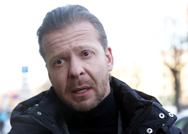 Uz Baltkrieviju aizbēgušais Rīgas domnieks Rosļikovs attālināti piedalās pašvaldības komitejas sēdē