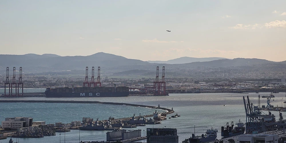 Haifas osta Izraēlā, kur piestāja Krievijas beramkravu kuģis "Abinsk", kas pārvadāja Ukrainā zagtus graudus.