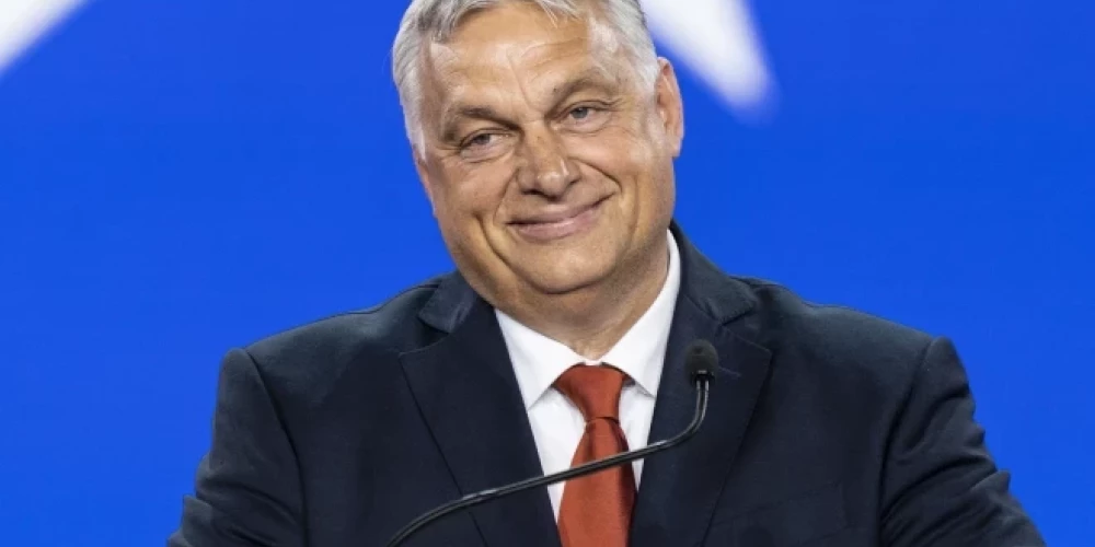 Orbāns iepriekš bloķēja ES lēmumu pēc tam, kad tika apturēta Krievijas naftas tranzītu caur "Družba" cauruļvadu. 