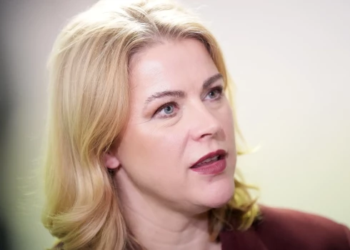 Ministru prezidente Evika Siliņa (JV).