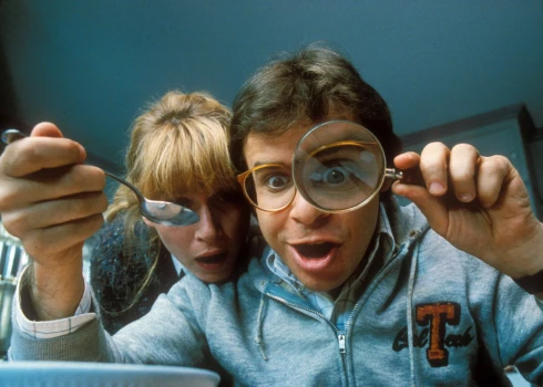 Vairums Latvijas skatītāju Riku Moranisu atceras no jautrās komēdijas "Mīļā, es samazināju bērnus".