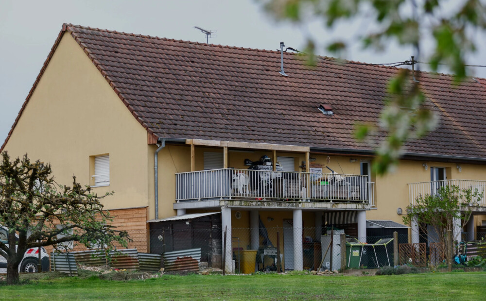 Francijā atrod puisīti, kuru tēvs pusotru gadu turēja ieslēgtu automašīnā