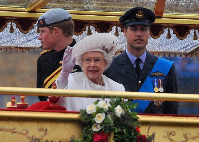 Sešus gadus ilgā plaisa starp Hariju un Viljamu: avoti atklāj, kā karaliene Elizabete, iespējams, būtu centusies saliedēt mazdēlus