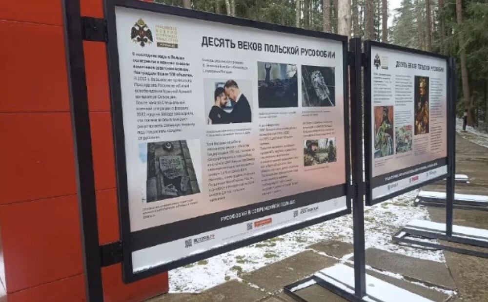 Katiņas memoriālā ar ņirdzīgu izstādi Krievija 