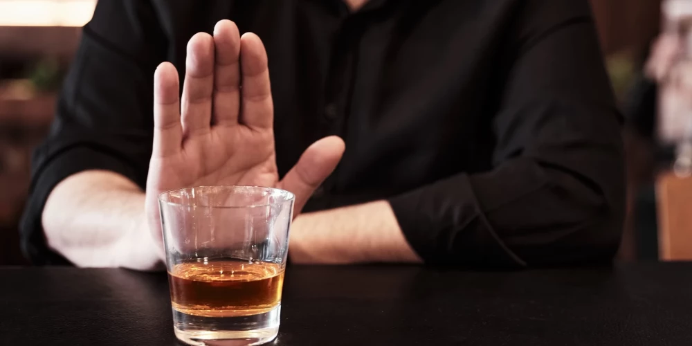 Aicina piedalīties alkohola nelietošanas iniciatīvā.