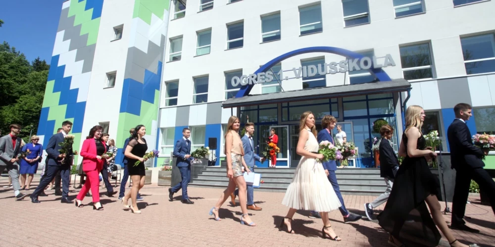 Latvijā plāno pāriet uz atestātu izsniegšanu elektroniskā formātā. 