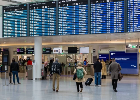 Jaunā biometrijas sistēma paralizējusi ES lidostu darbību. 