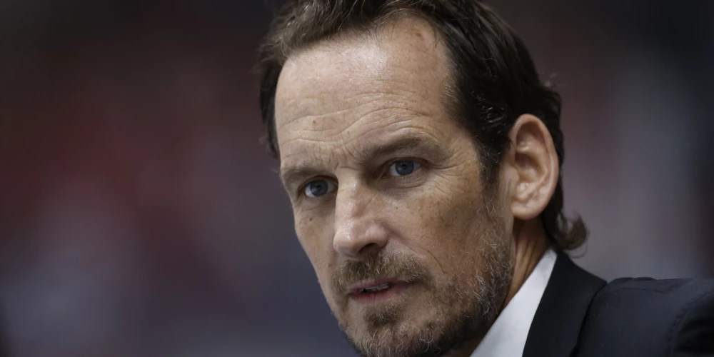 Nevēlēšanās vakcinēties Fišeram maksājusi amatu. 