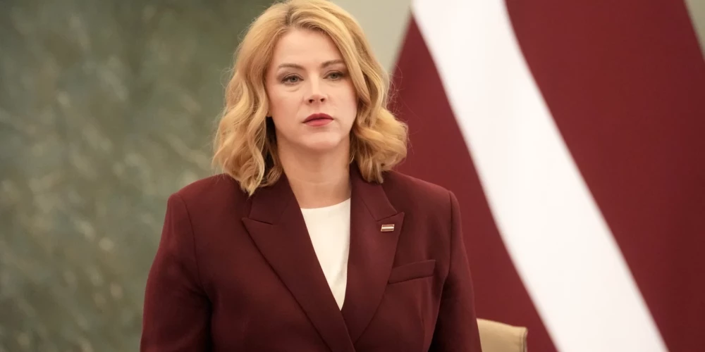 Премьер-министр Эвика Силиня сохранила правительство.