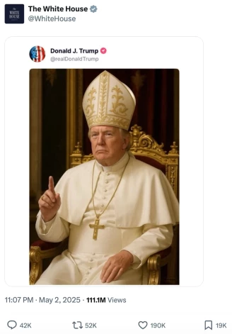 Aizvadītajā gadā Baltais nams attēloja Trampu kā pāvestu.