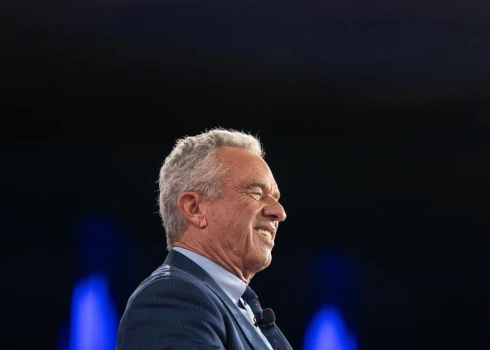 Kenedija juniora biogrāfijā atklājas vēl viens absurds stāsts.