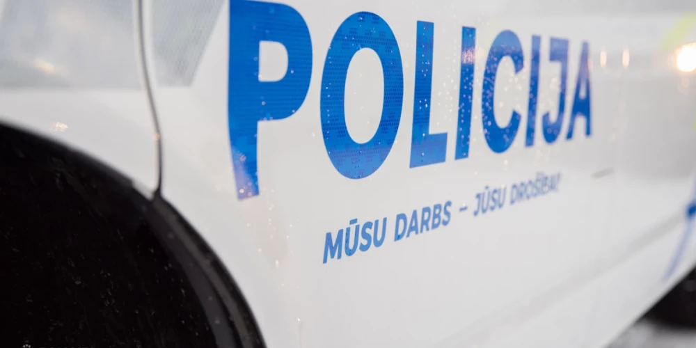 Policija aiztur vīrieti par tīšu automašīnas un pirts dedzināšanu ...