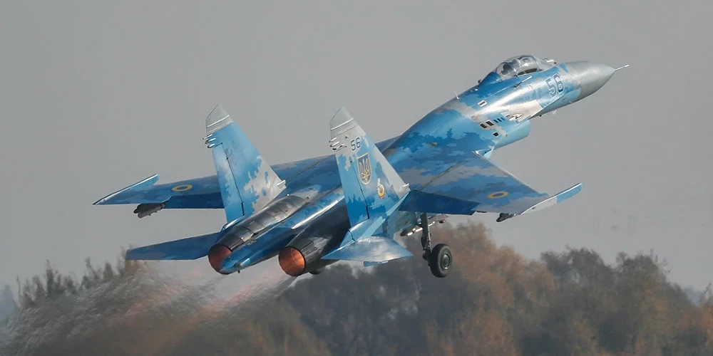 Ukraiņu "Su-24" dodas misijā.