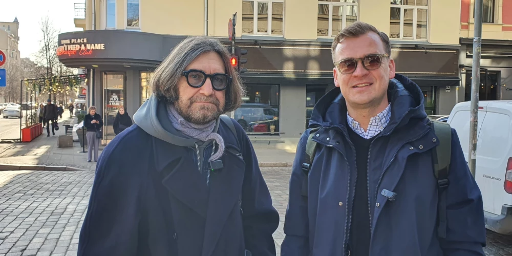Mākslinieks Bruno Birmanis uzsver, ka ilgtspējīga mode ir kaut kas tāds, kas neizjūk pēc otrās vai trešās mazgāšanas reizes. (Foto: Jauns.lv)