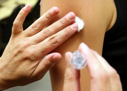 Tiek veikta vakcinācija pret ērču encefalītu.