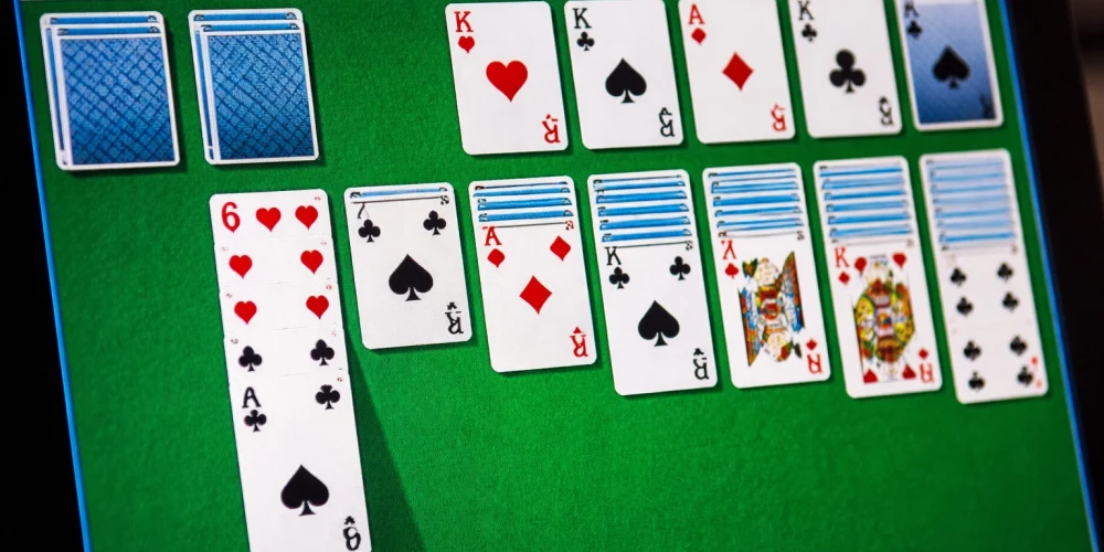 В Латвии за игрой в Solitaire может скрываться опасная афера с доступом к банковским данным и контактам.