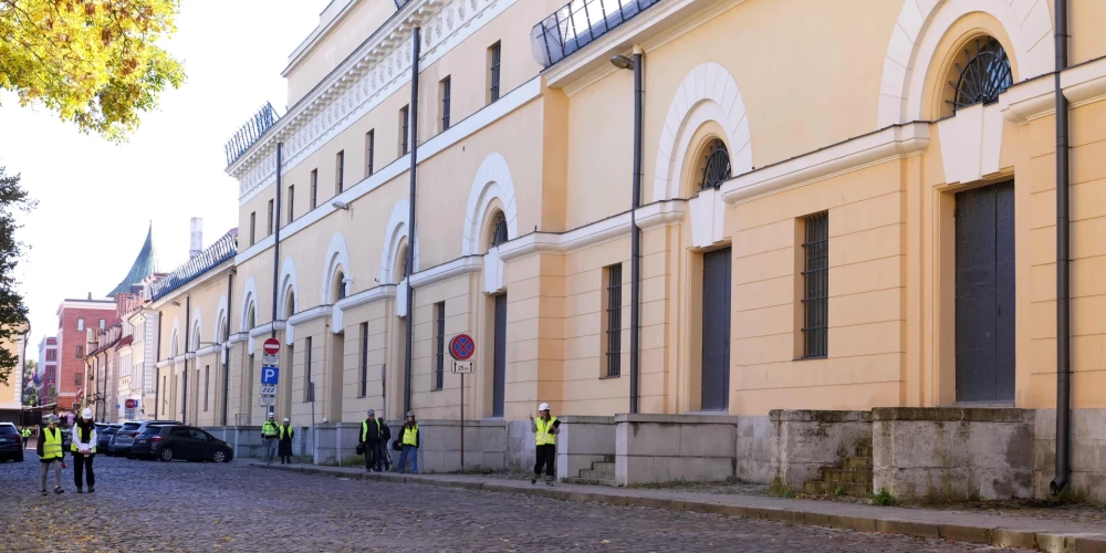 Продолжая второй этап обновления художественного музея «Арсенал», с 17 апреля этого года для движения автомобилей временно будет закрыт участок улицы Торня — от улицы Цитаделес до улицы Ноликтавас.