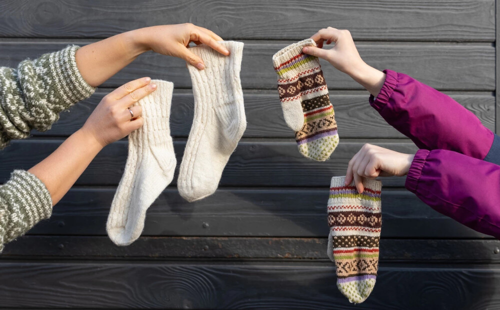 Latvijas iedzīvotāji Ukrainas karavīriem saziedojuši vairāk nekā 500 kilogramu adījumu