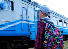 Пропустил один состав, но не заметил другой: в Риге школьник чудом выжил после столкновения с поездом