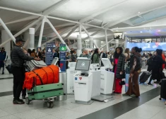 Degvielas trūkuma dēļ Eiropā drīzumā var sākt atcelt lidojumus