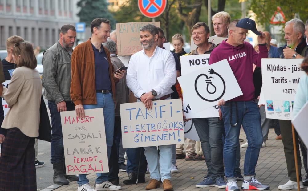 Padomi, kā samazināt elektrības rēķinu: vai pirkt elektrību par biržas cenu ir izdevīgi?