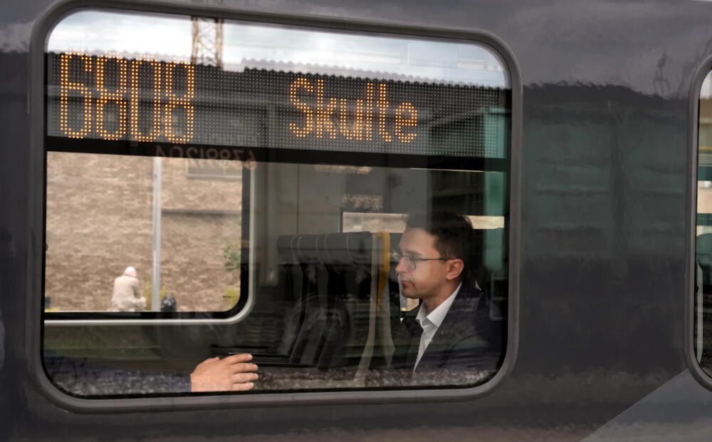 Kontakttīkla bojājuma dēļ Zemitānos kavēta vilcienu satiksme Skultes līnijā