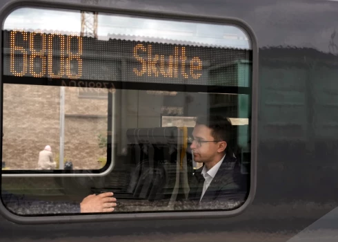 Kavēta vilcienu satiksme Skultes līnijā.