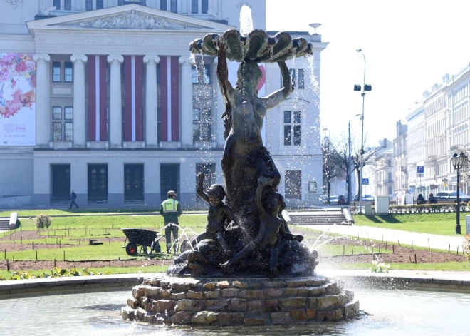 Зимней спячке конец: в Риге оживают фонтаны и наполняются бассейны в парках