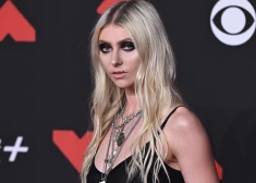 Teilore Momsena nogādāta slimnīcā nedēļu pēc tam, kad viņu sakoda zirneklis "AC/DC" turnejas laikā