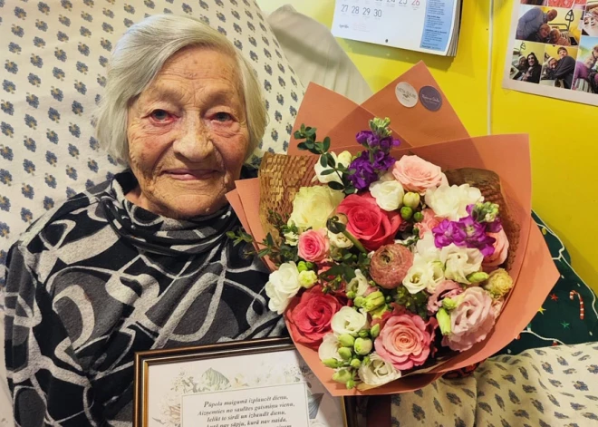 Saldus novada iedzīvotāja Helēna Novika atzīmējusi 102. dzimšanas dienu