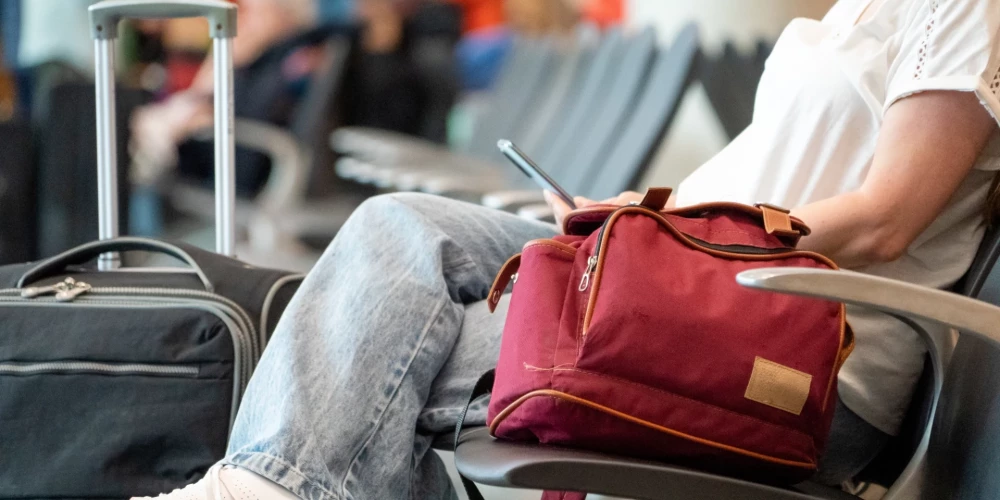 Īpaši augsts risks ir vietās ar lielu cilvēku plūsmu, piemēram, lidostās, viesnīcās vai kafejnīcās, kur kibernoziedznieki var izveidot Wi-Fi tīklus ar identiskiem nosaukumiem kā reālajiem.