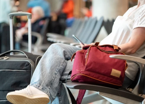 Īpaši augsts risks ir vietās ar lielu cilvēku plūsmu, piemēram, lidostās, viesnīcās vai kafejnīcās, kur kibernoziedznieki var izveidot Wi-Fi tīklus ar identiskiem nosaukumiem kā reālajiem.