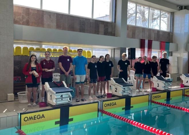 Liepājā ar panākumiem aizvadītas sacensības peldēšanā