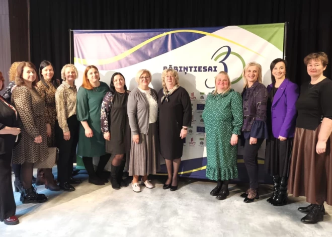 Latvijas Bāriņtiesas skaidro mītu, ka bērni pēc šķiršanās vienmēr paliek pie mātes