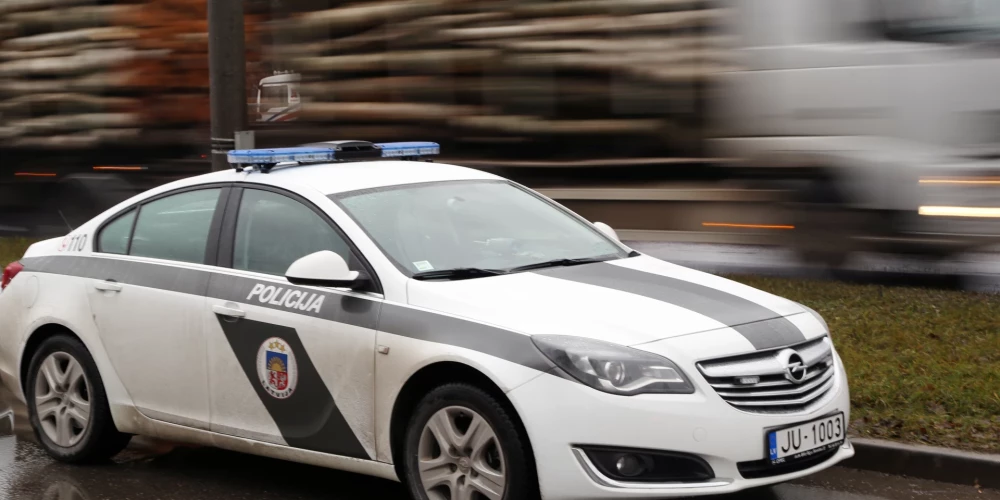 Полиция лихачей не пропускает.