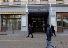 "Мы больше не можем молчать": сотрудники театра Чехова выступили с открытым обращением после увольнения Сергея Голомазова