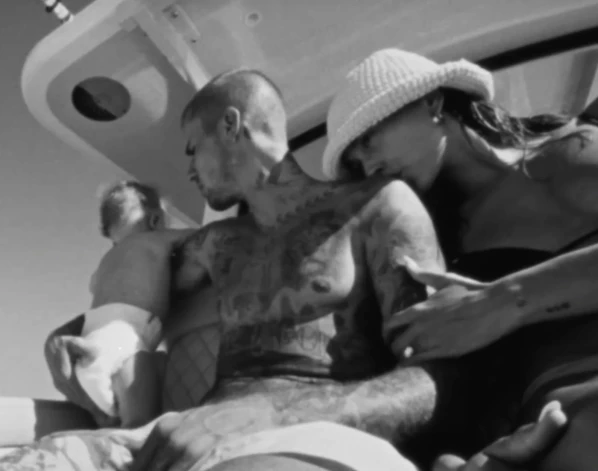 Džeks Blūzs redzams arī Džastina jaunākā singla “Yukon” videoklipā. 