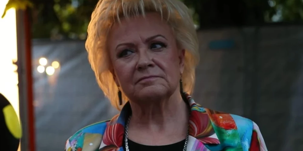 Таллиннское городское собрание наградит Анне Вески гербовым знаком.