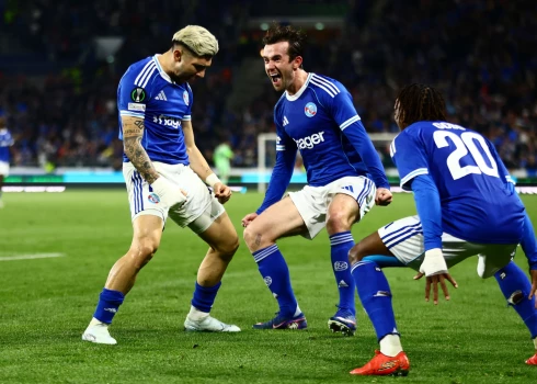 "Strasbourg" spēlētāji līksmo pēc vārtu guvuma (foto: Scanpix / AP)