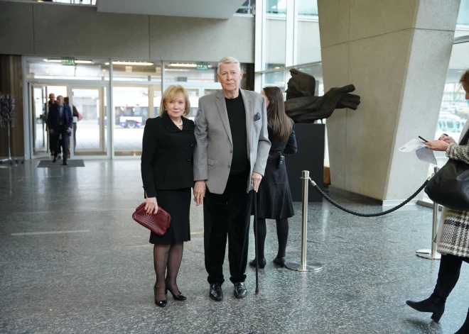 Skatītāji dodas uz Viestura Kairiša iestudējuma "Pirmavots" pirmizrādi Dailes teātrī