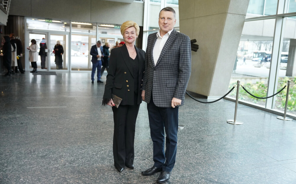 Eksprezidenti, slavenības un citi mākslas cienītāji dodas baudīt Kairiša iestudējuma 