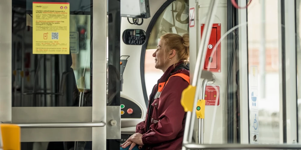 Daina Korotkova jau 14 gadus ir Liepājas tramvaja vadītāja.