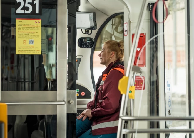 Daina Korotkova jau 14 gadus ir Liepājas tramvaja vadītāja.