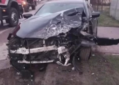 ВИДЕО: в Краславе BMW на большой скорости врезался в микроавтобус