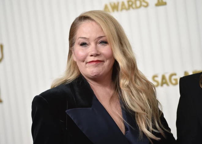 Ar multiplo sklerozi sirgstošā Kristīna Eplgeita nonākusi slimnīcā