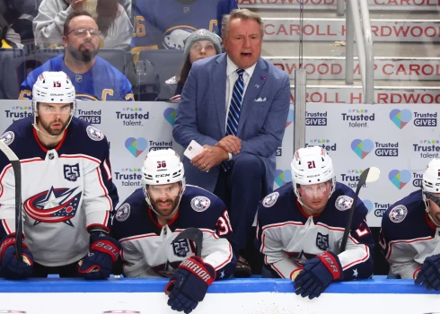Riks Bouness turpinās vadīt "Blue Jackets" un būs vecākais treneris NHL.