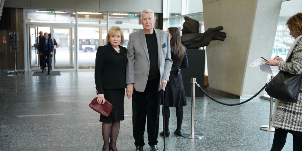 В театре Дайлес 16 апреля состоялась премьера спектакля в постановке Виестурса Кайришса по произведению знаменитой писательницы Айн Рэнд «Источник».