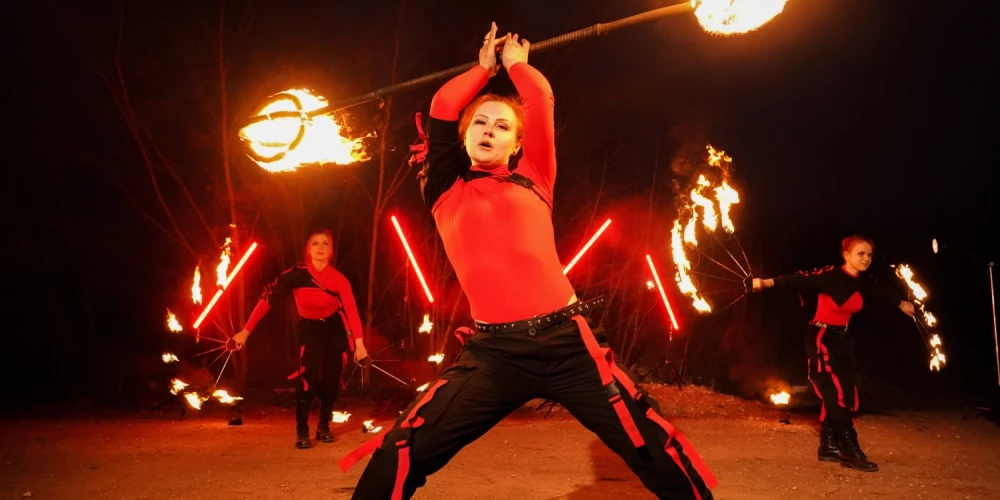 "Athar Performance Group" uguns šovs.