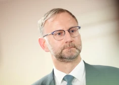 Сколько заработал министр Швинка, которого сделали "стрелочником" по займу для airBaltic 