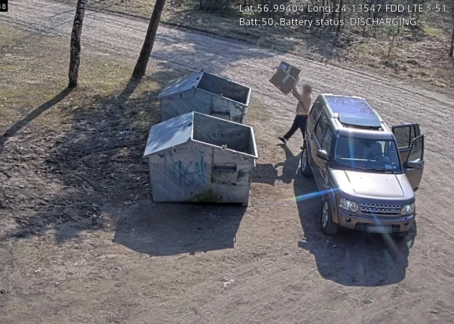 На кладбищах Риги расширилась сеть видеонаблюдений: за мусор грозят штрафы, а в отдельных случаях и уголовное дело